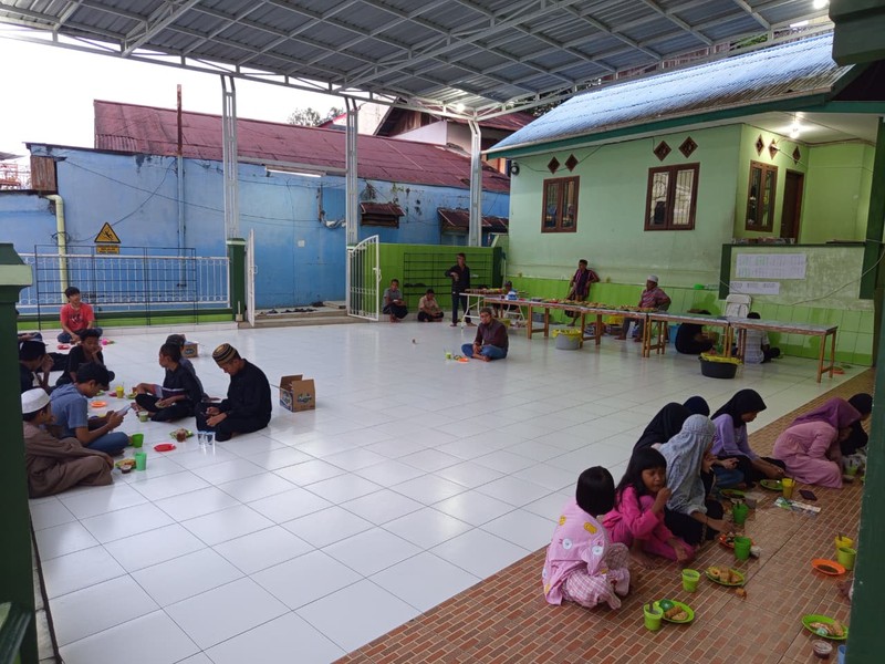 Buka bersama hari ke-12 di Masjid Al-Hijrah